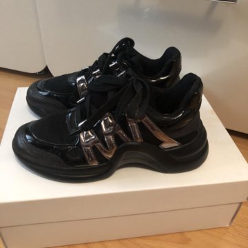 Кроссовки новые