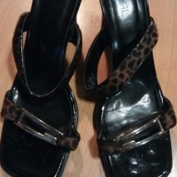 Босоножки клубные зеркальный каблук 39