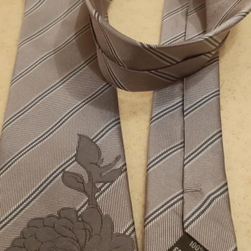 Галстук фирменный женский