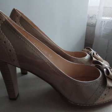 Женские лакированные туфли