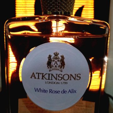 White rose de alix. Atkinsons White Rose de Alix. White Rose Аткинсон. Atkinsons Винтаж. Atkinsons Elеven Винтаж.