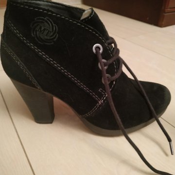 Замшевые ботильоны