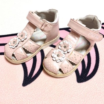 Сандалии на девочку