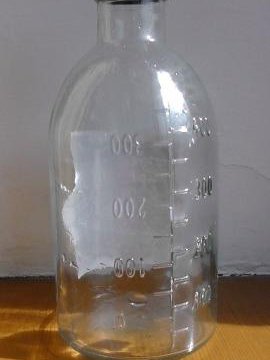 бутыль физраствора. стеклянная мерная бутылочка. 9 как открыть бутылку. 9. стеклянная бутылка для физраствора.