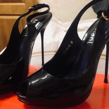 Босоножки новые