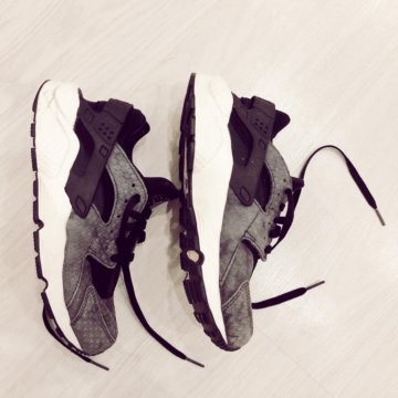 Женские кроссовки Nike Air Huarache