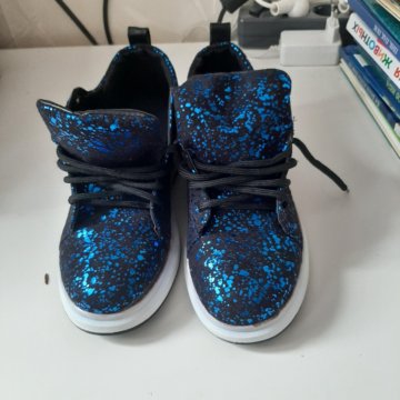 Новые кроссовки блестящие