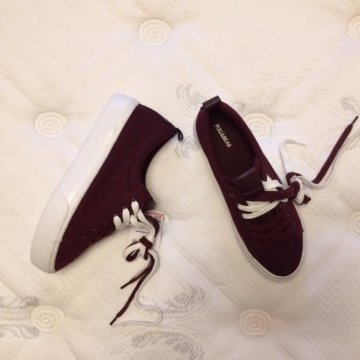 37-37,5 размер Pull & bear бордовые кеды Новые