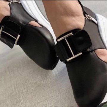 Женские кроссовки