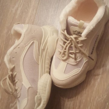 Кроссовки новые утепленные