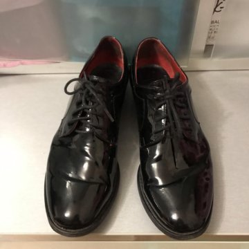 Лакированные ботинки