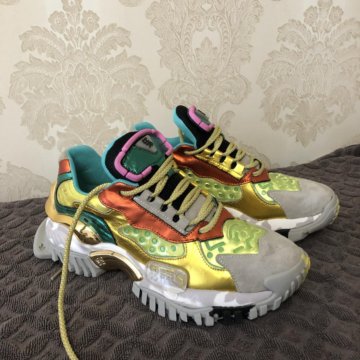 Кроссовки новые