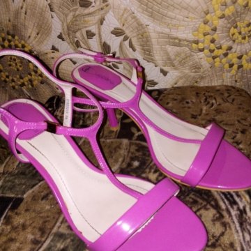 Босоножки р39