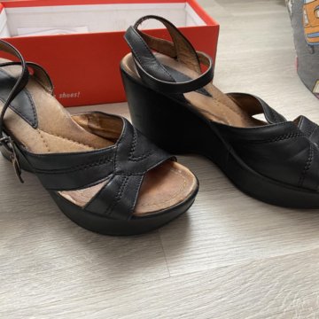 Босоножки кожа черные