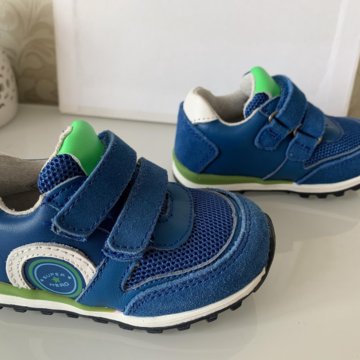 Кроссовки НОВЫЕ детские 21 р