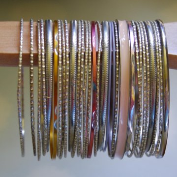 30 металлических браслетов