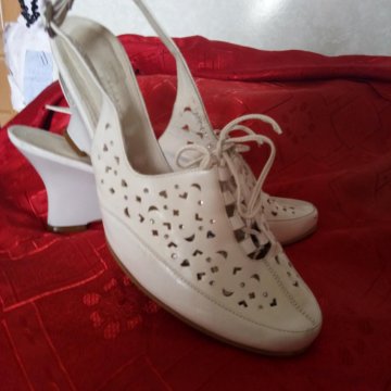 Босоножки кожа р39.