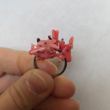 Кольцо с кораллом
