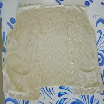 Жилет вязанный полушерстяной