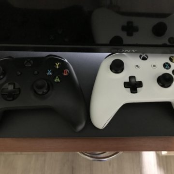 Xbox one X ,2 tb ,2 геймпада,FIFA 22
