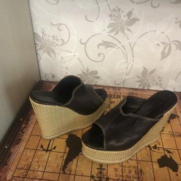 Босоножки кожаные производство Италия.