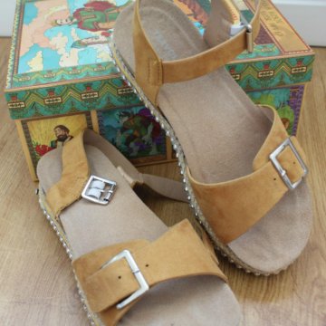 Босоножки желтые летние на платформе 38р