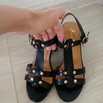 Новые женские босоножки