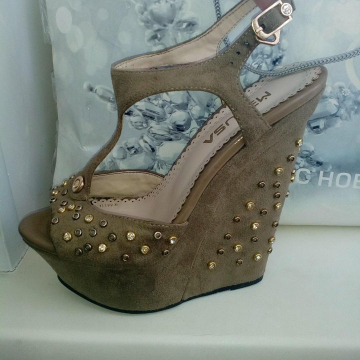 Туфли на платформе.