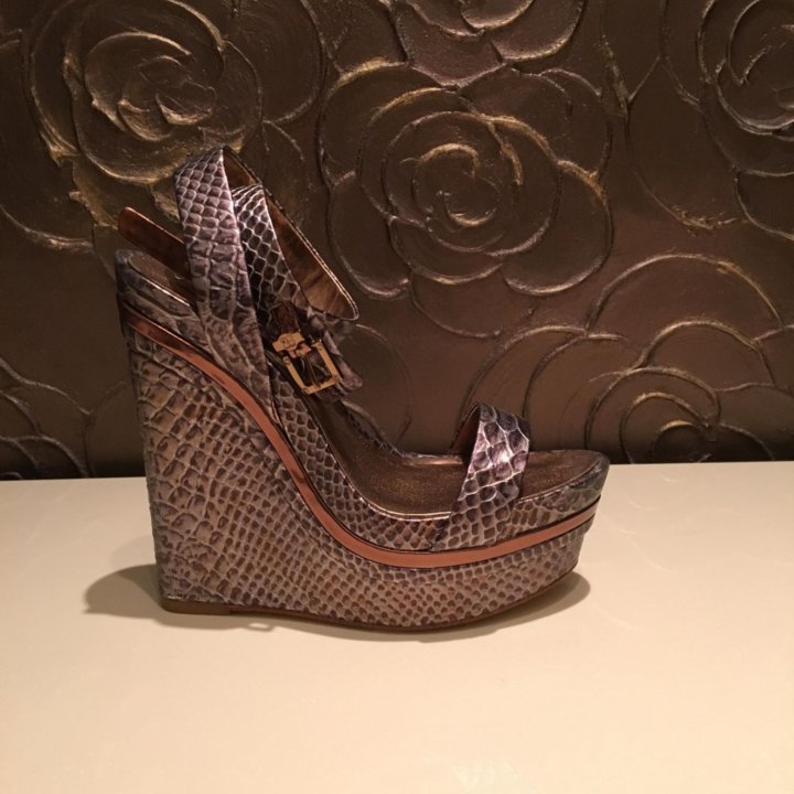 Босоножки BCBG