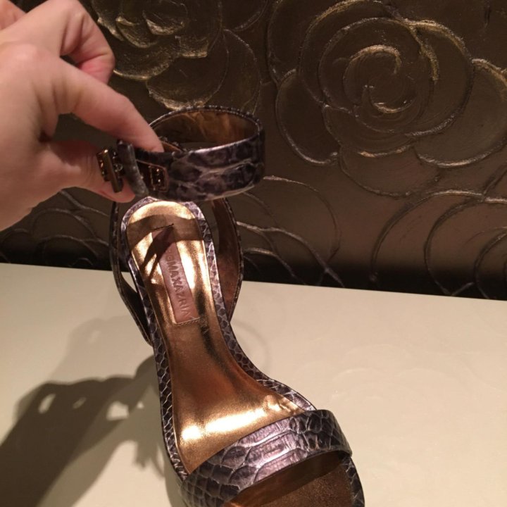 Босоножки BCBG