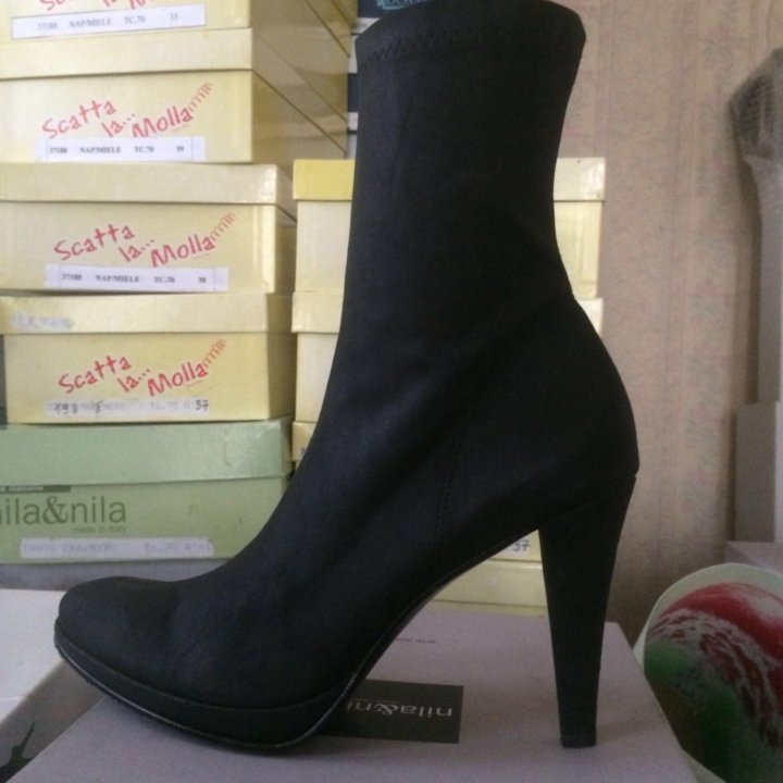 Ботильоны . Италия.