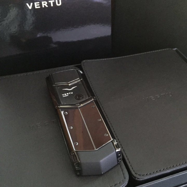 Vertu Signature S Design Ultimate Black cerami