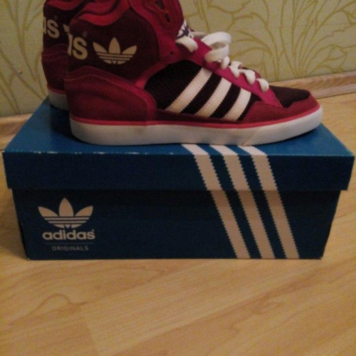 кроссовки Adidas 37.5