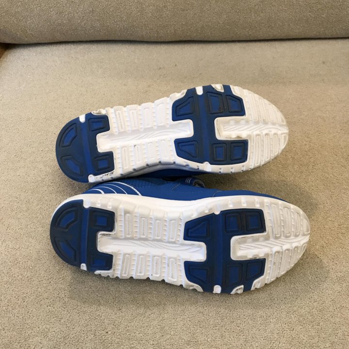 Кроссовки Antilopa