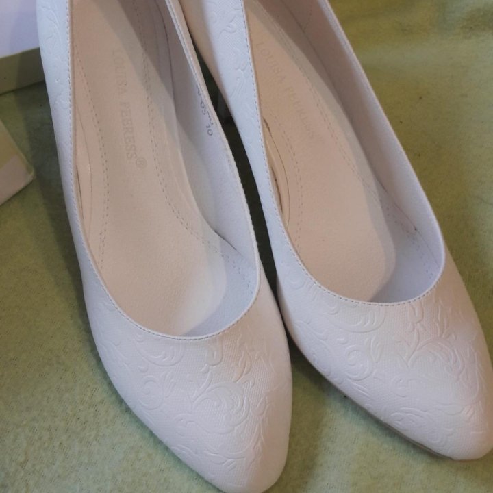 Туфли белые