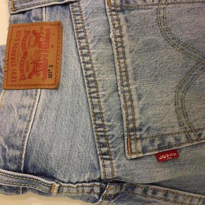 Джинсы levis