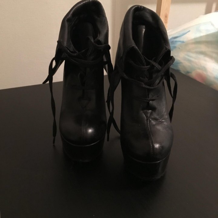 Кожаные ботинки