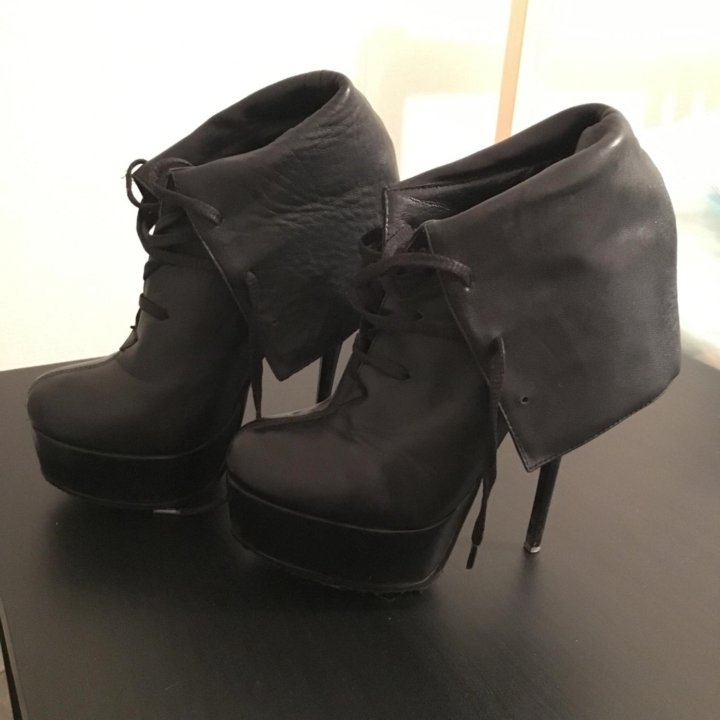 Кожаные ботинки