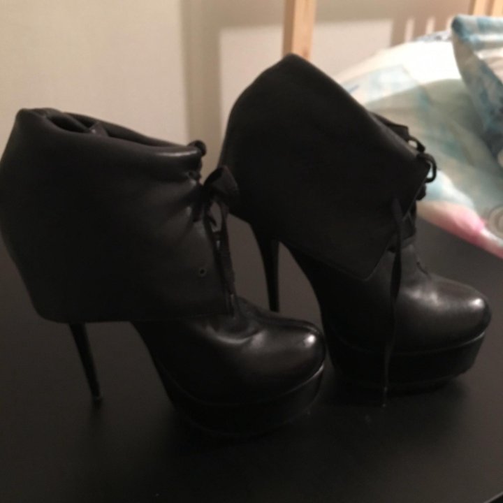 Кожаные ботинки