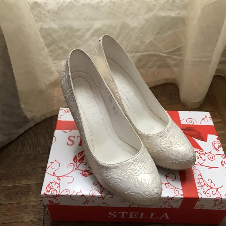 Белые туфли