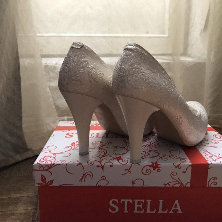 Белые туфли