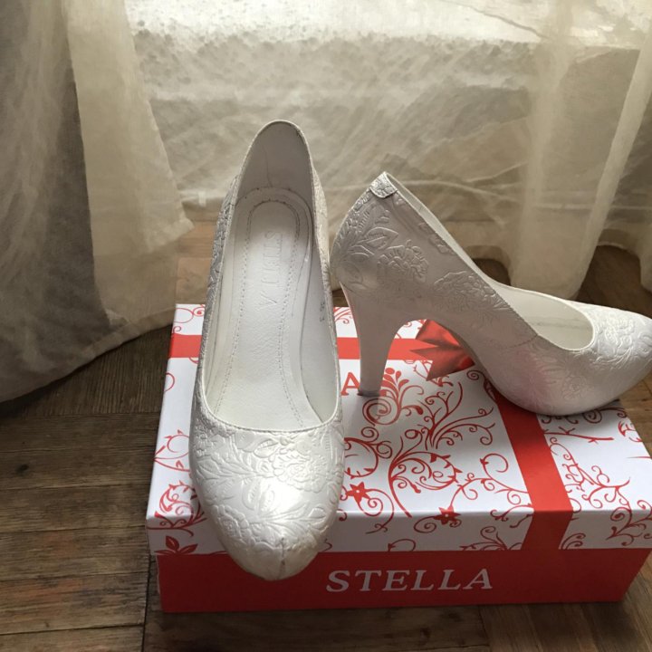 Белые туфли