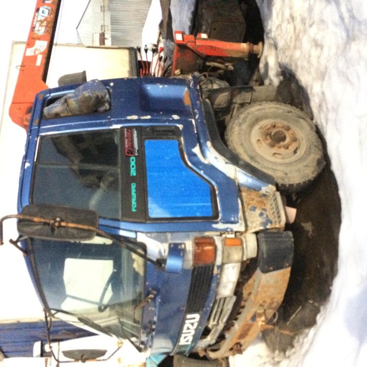 В разборе Isuzu forward , шасси FRR 32