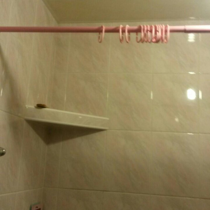 Перекладина для шторы в ванной