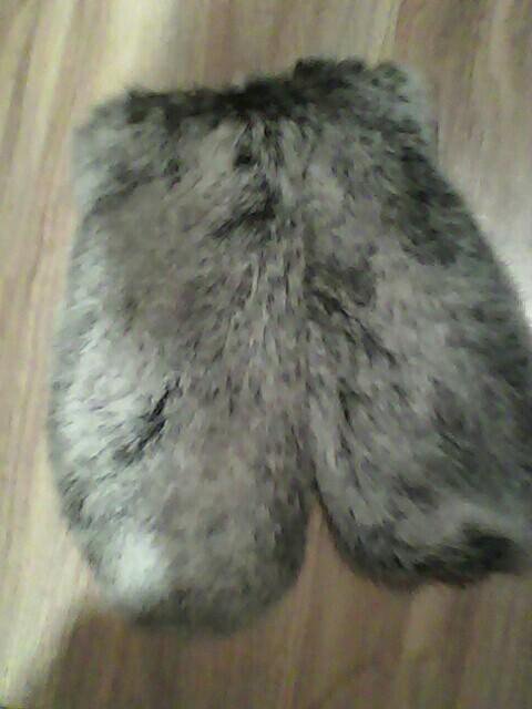 Меховые варежки.