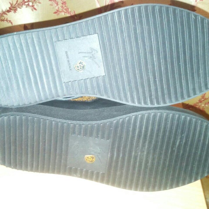 Ботинки со стразами