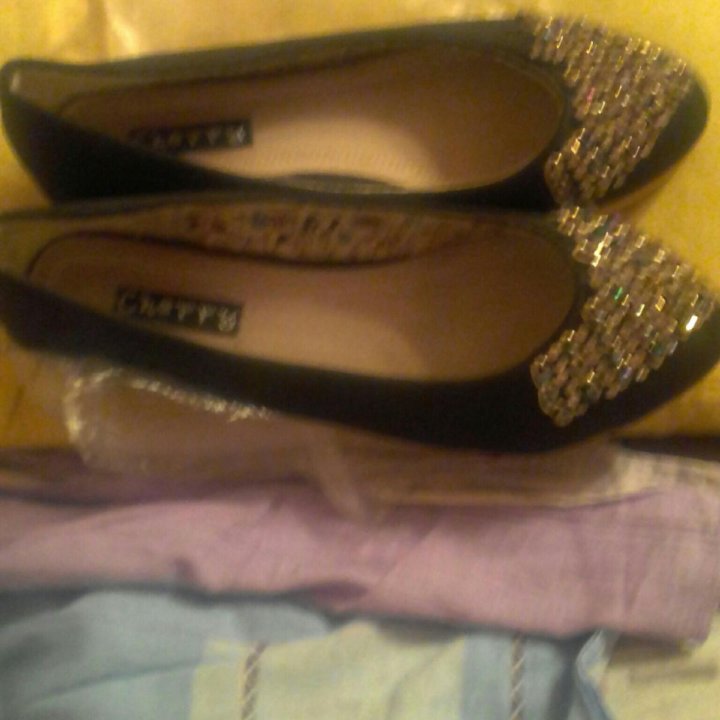 Туфли-балетки.