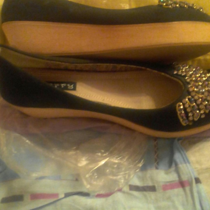 Туфли-балетки.