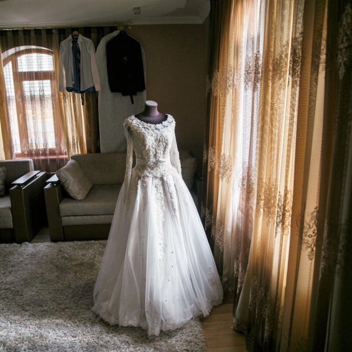 Свадебное платье