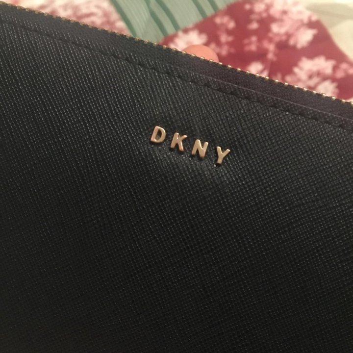 Кожаный кошелёк DKNY